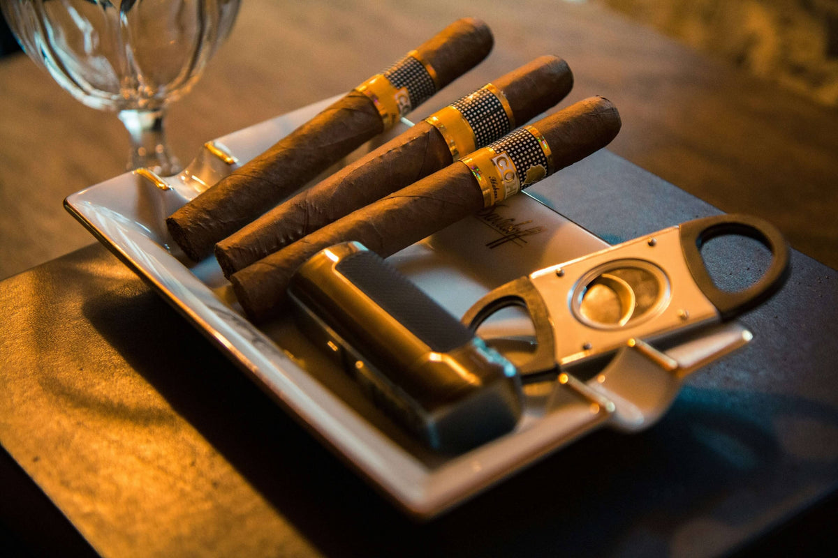 Simple Tips on How to Cut a Cigar with or without a Cutter