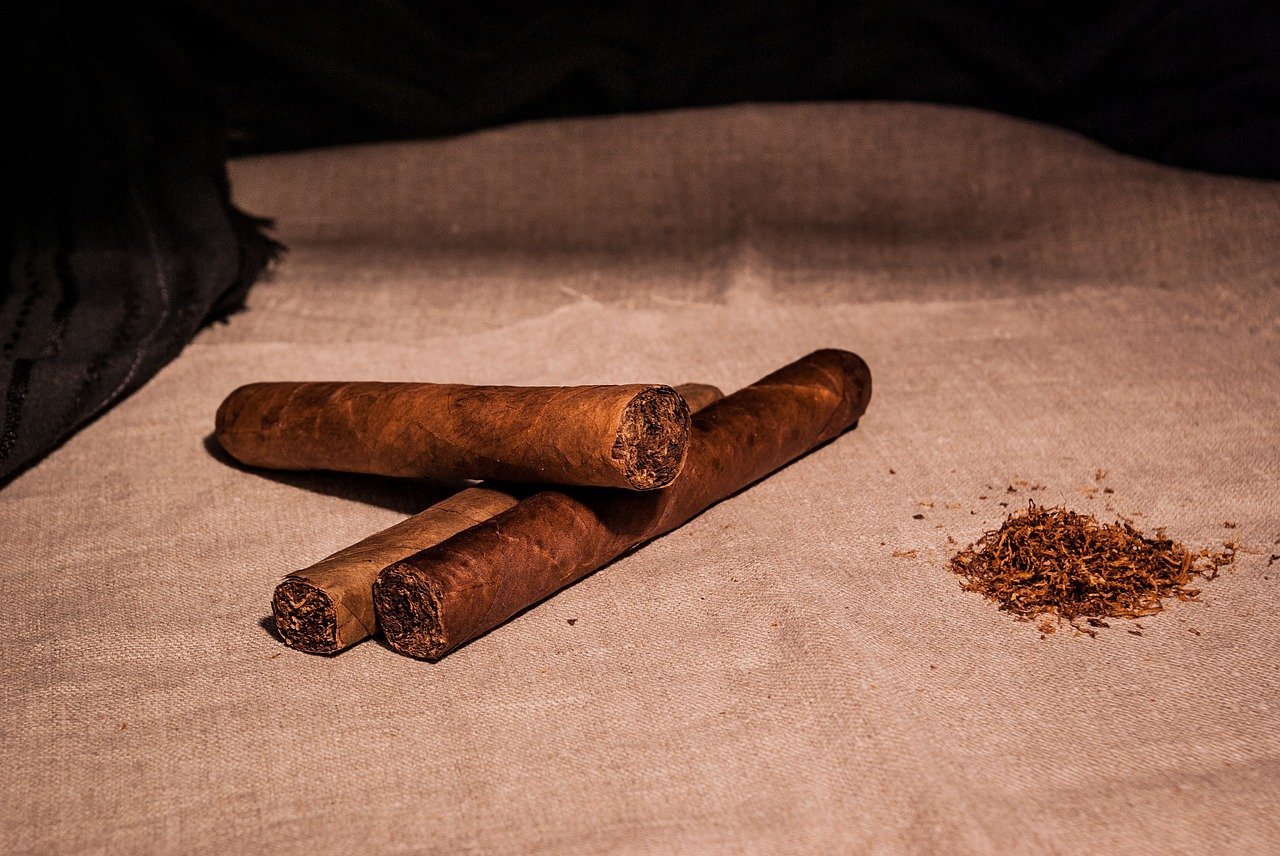 How To Properly Cut a Cigar? Cutters and Punches at Cigars Direct