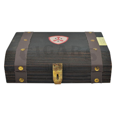Adventura The Explorer Robusto Grande Closed Box