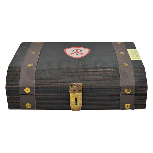 Adventura The Explorer Robusto Grande Closed Box
