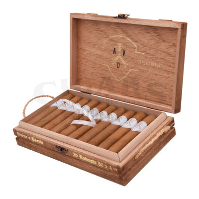 Adventura Royal Return Queen's Pearls Robusto Open Box Angled