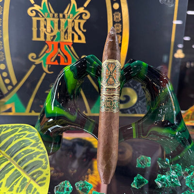Arturo Fuente OpusX 25 Perfecto Closeup of Single