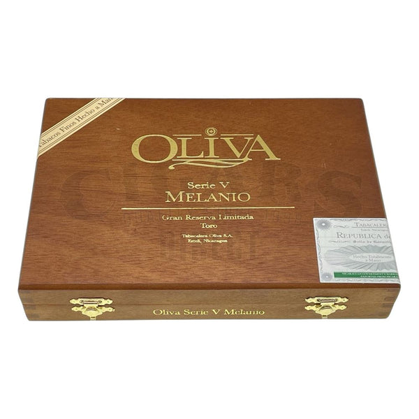 Oliva Serie V Melanio Toro Closed Box