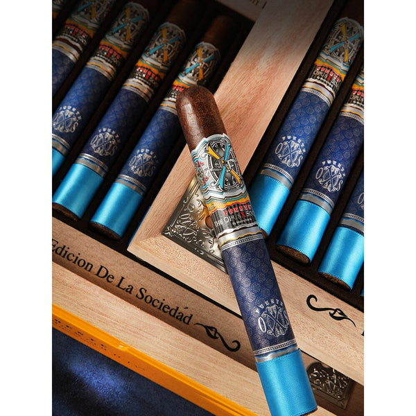 OpusX Society La Edicion De La Sociedad Toro Single on Tray