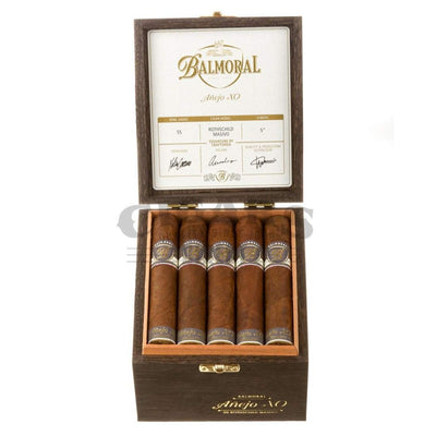 Balmoral Anejo Xo Rothschild Masivo Box Open