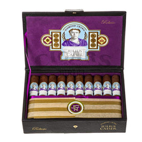 Diamond Crown Julius Ceaser Robusto Box Open