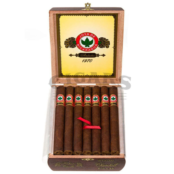 Joya De Nicaragua Antano.1970 Churchill Box Open