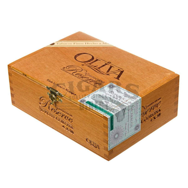 Oliva Connecticut Reserve Petit Corona Box Closed