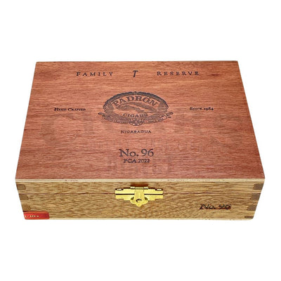 Padron Family Reserve No.96 Robusto Extra Maduro Closed Box