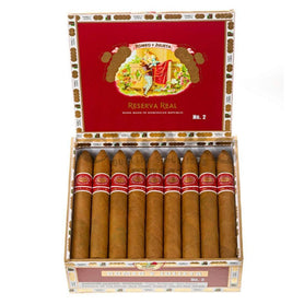 Romeo Y Julieta Reserva Real No.2 Box Open